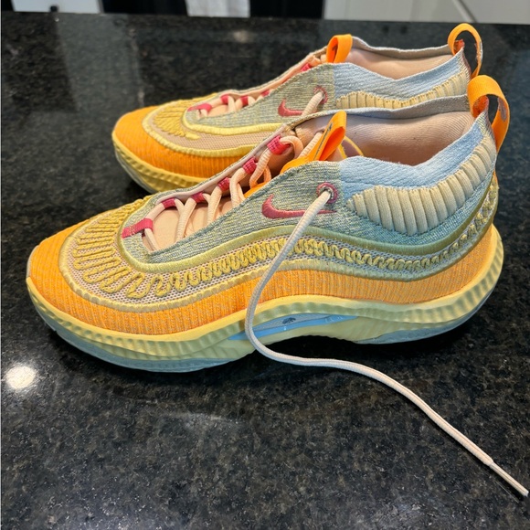 Cosmic Unity 3 Nike Basketball or Volleyball Shoes - Picture 1 of 3